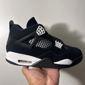 Air Jordan 4 Retro “White Thunder”